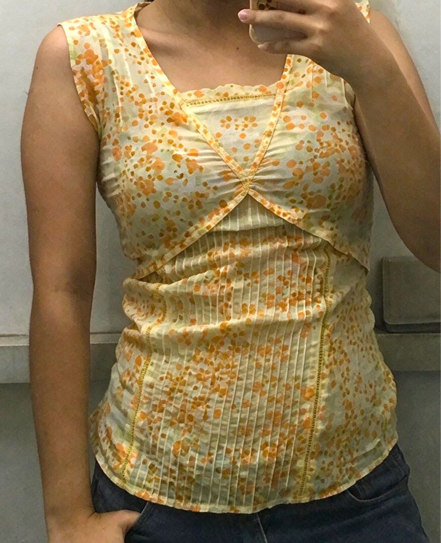 Bess 2000s Y2k Sleeveless Top (Category: Sleeveless) located in Cabuyao City. Submitted by 4everblooms (Listing ID 1470271461, Image 1). Description: - Brand: Bess - Size: Small (can fit to medium) - Fabric: Lightweight and breathable, perfect for summer - No issue mop: gcash/maribank only mod: jnt/ meet-up in nearby areas 🖇 dm me for more details.