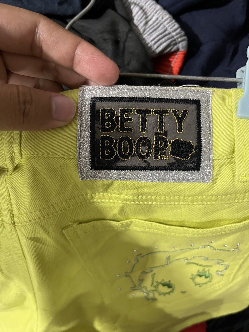 Betty boop short yellow (Category: Shorts) located in Kabankalan. Submitted by zeich_thrift (Listing ID 1470356698, Image 3). Description: Betty boop short yellow As new condition No issue .
