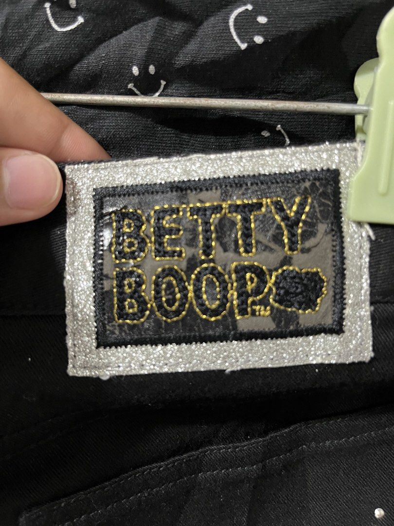 Betty Boop shorts black (Category: Shorts) located in Kabankalan. Submitted by zeich_thrift (Listing ID 1470356507, Image 3). Description: Betty Boop shorts black As new condition No issues .