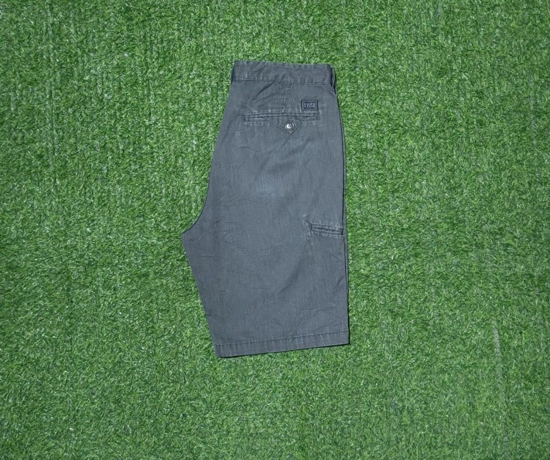 Billabong Short (Category: Shorts) located in Victorias. Submitted by ray_rare_picks (Listing ID 1470412006, Image 1). Description: Billabong ‎• Waist- 32 inch ‎• Length- 21 inch ‎• Leg Opening- 10 inch ‎• 9.5/10 Color Rate • With embroidered billabong script ‎• Excellent Condition ‎• No issue Dm me if interested📩 Location: Victorias City, Negros Occidental.