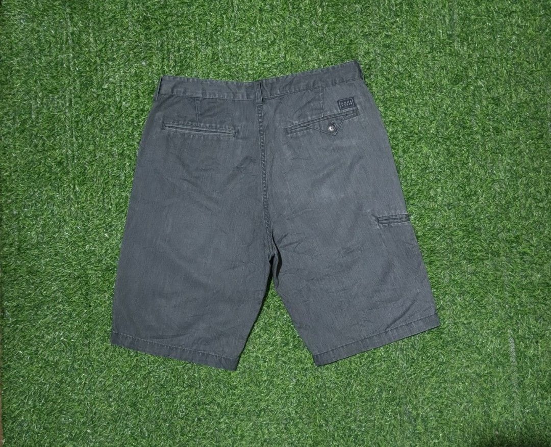 Billabong Short (Category: Shorts) located in Victorias. Submitted by ray_rare_picks (Listing ID 1470412006, Image 2). Description: Billabong ‎• Waist- 32 inch ‎• Length- 21 inch ‎• Leg Opening- 10 inch ‎• 9.5/10 Color Rate • With embroidered billabong script ‎• Excellent Condition ‎• No issue Dm me if interested📩 Location: Victorias City, Negros Occidental.