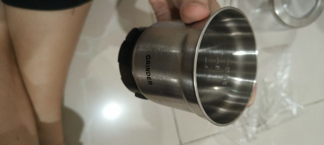 BioloMix Wet and Dry Grinder (Category: Juicers, Blenders & Grinders) located in Manila. Submitted by cleverdog_a9b18a (Listing ID 1470350196, Image 2). Description: - Brand/Model: BioloMix Wet and Dry Grinder - Includes double bowl setup for separate wet and dry grinding.