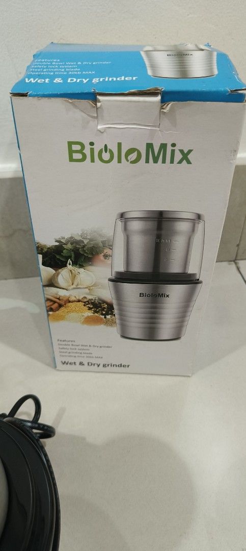BioloMix Wet and Dry Grinder (Category: Juicers, Blenders & Grinders) located in Manila. Submitted by cleverdog_a9b18a (Listing ID 1470350196, Image 3). Description: - Brand/Model: BioloMix Wet and Dry Grinder - Includes double bowl setup for separate wet and dry grinding.