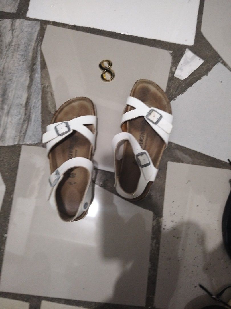 Birkenstock (Category: Sandals) located in El Salvador. Submitted by francheskaukayukay (Listing ID 1470353880, Image 3). Description: .