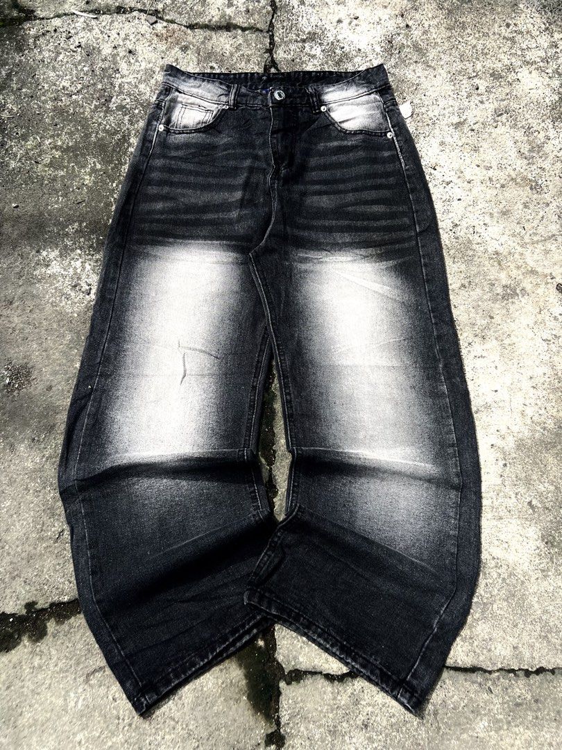 Black Acidwashed BaggyPants (Category: Jeans) located in Manila. Submitted by jamesgrefi35527 (Listing ID 1470487839, Image 1). Description: Dm.