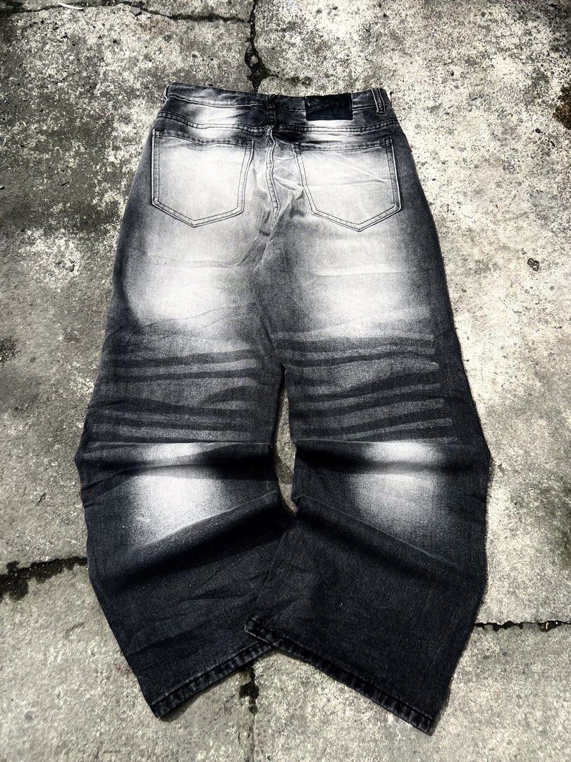 Black Acidwashed BaggyPants (Category: Jeans) located in Manila. Submitted by jamesgrefi35527 (Listing ID 1470487839, Image 2). Description: Dm.