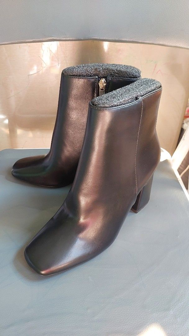 Black ankle boots with block heel and side zipper (Category: Boots) located in Santa Rosa. Submitted by ehve.ganda (Listing ID 1470404164, Image 2). Description: - Color & Material: Sleek black smooth faux leather - Heel: Comfortable chunky block heel accented with a chic gold metallic detail - Design: Modern square toe and convenient side zipper with a small pull tab - Condition: Brand new shape maintained with original foam inserts tucked insid