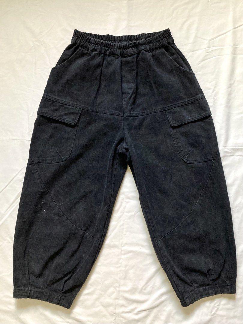 black barrel baggy denim pants (Category: Jeans) located in Quezon City. Submitted by viacb (Listing ID 1470402543, Image 1). Description: mop: gcash mod: jnt *location: quezon city .