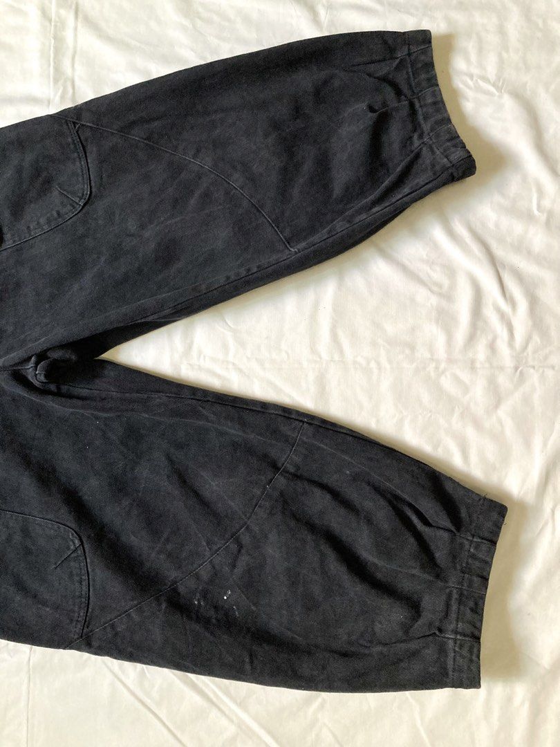 black barrel baggy denim pants (Category: Jeans) located in Quezon City. Submitted by viacb (Listing ID 1470402543, Image 3). Description: mop: gcash mod: jnt *location: quezon city .
