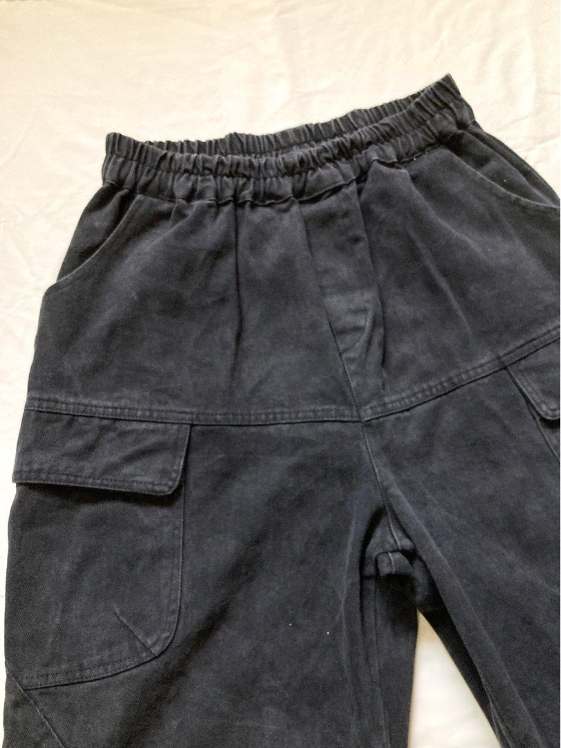 black barrel baggy denim pants (Category: Jeans) located in Quezon City. Submitted by viacb (Listing ID 1470402543, Image 2). Description: mop: gcash mod: jnt *location: quezon city .
