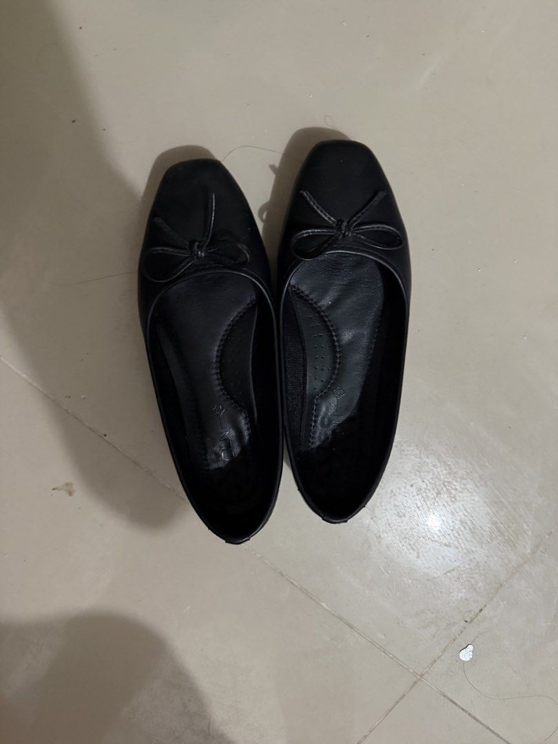 Black Bow Ballet Flats Size 37 (Category: Flats & Sandals) located in Davao. Submitted by fabdeclutter (Listing ID 1470553919, Image 1). Description: - Style: Simple black ballet flats with a cute front bow and trendy square toe - Size: 37 (marked on sole) - Fit: Comfortable slip-on design, perfect for daily casual wear - Condition: Soles show normal signs of previous use, still lots of life left - Perfect for: Work, school, or running errands in