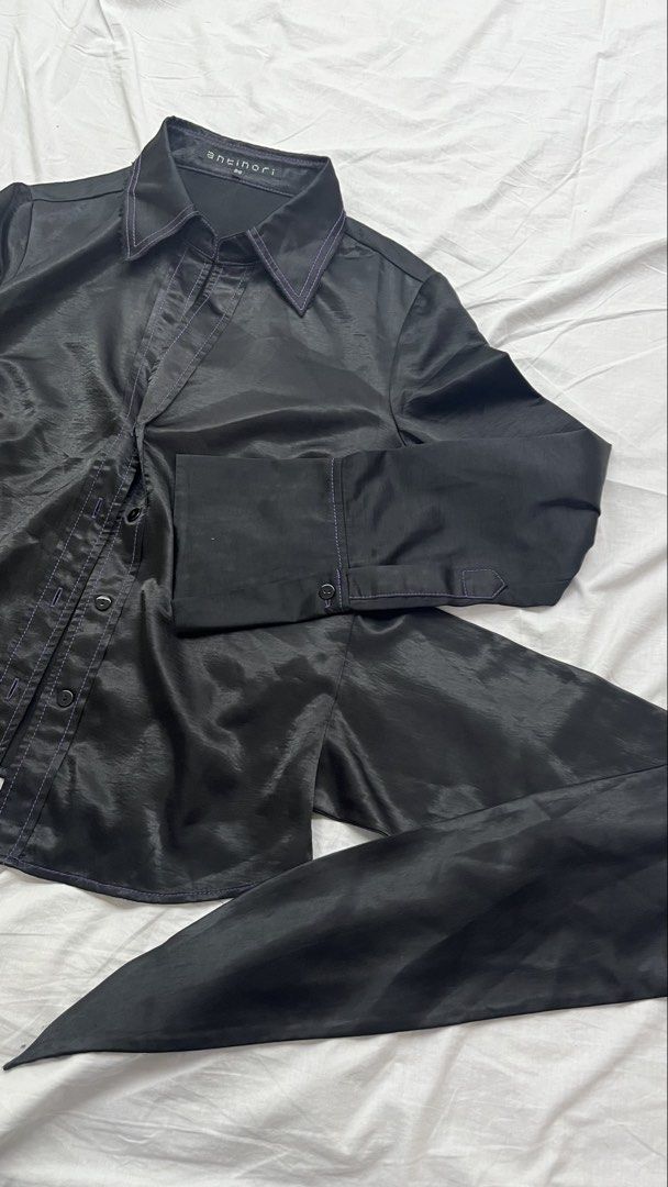 Black Button-Up Blouse (Category: Blouses) located in Cainta. Submitted by havenlyeli (Listing ID 1470386999, Image 3). Description: ୨ৎ mode of payment - 50% down payment required to secure your order; remaining 50% balance to be paid upon delivery - gcash / maribank - cod available for meet-ups only ୨ৎ meet-up locations - lrt-2 legarda station - NU manila - cainta, rizal ୨ৎ please take note - colors may slightly vary due to lighting. - down paym