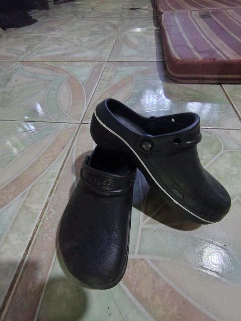 Black Closs Clogs (Category: Slippers and slides) located in San Mateo. Submitted by javiermoll06454 (Listing ID 1470472435, Image 1). Description: - Color: Classic Black - Style: Slip-on clogs for easy daily wear - Lightweight: Comfortable for all-day use -slip resistant Size: 36.
