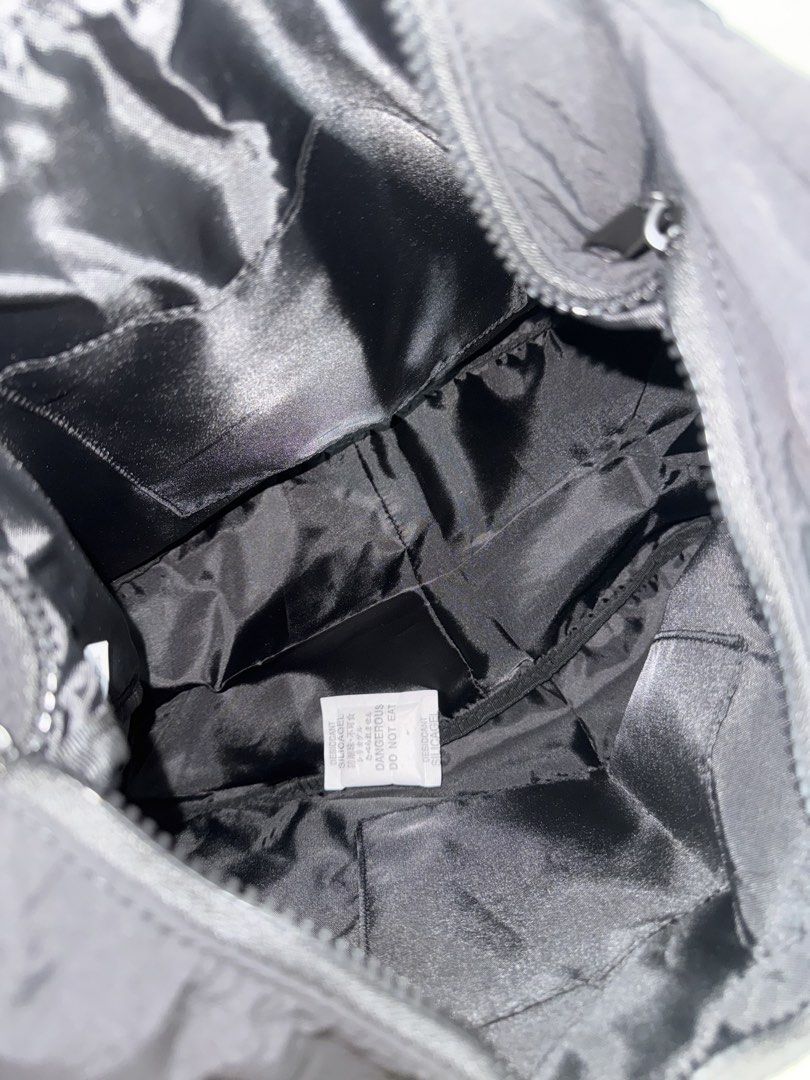 Black Crescent Bag (Category: Sling Bags) located in Daet. Submitted by sbcookieee (Listing ID 1470505264, Image 2). Description: • Height: 20 cm • Width: 40 cm • Depth: 10 cm .