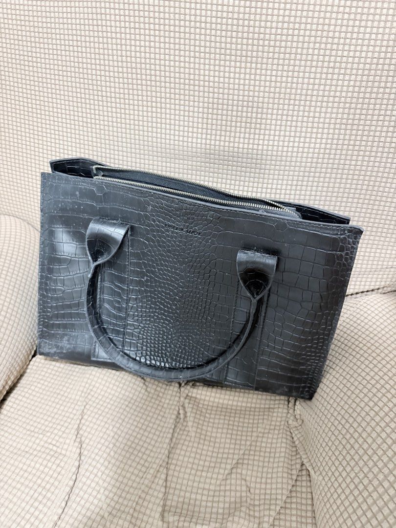 Black Crocodile Textured Tote Bag with Compartments (Category: Tote Bags) located in Paranaque City. Submitted by hannahking36 (Listing ID 1470555316, Image 2). Description: - Style: Structured black handbag with trendy faux crocodile skin texture - Compartments: Dual top handles, secure zippered main compartment, fabric lining, interior zippered pocket, and divider sleeve - Versatility: Roomy interior fits daily essentials easily; great for work