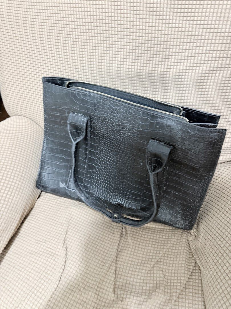 Black Crocodile Textured Tote Bag with Compartments (Category: Tote Bags) located in Paranaque City. Submitted by hannahking36 (Listing ID 1470555316, Image 3). Description: - Style: Structured black handbag with trendy faux crocodile skin texture - Compartments: Dual top handles, secure zippered main compartment, fabric lining, interior zippered pocket, and divider sleeve - Versatility: Roomy interior fits daily essentials easily; great for work
