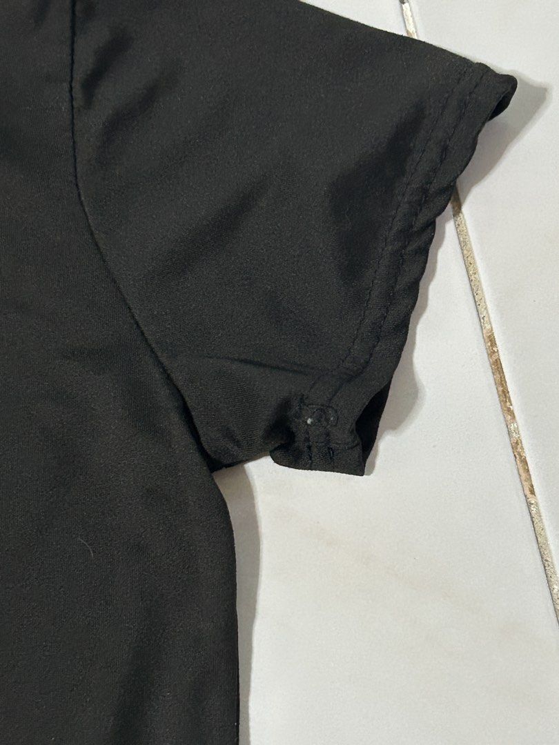 Black Cropped Polo (Category: Shirts) located in Manila. Submitted by viyyu (Listing ID 1470414115, Image 3). Description: •Crop top with short sleeves and curved hemline •Mock neck with a split V-neck front •Smooth and stretchy for a comfortable fit.