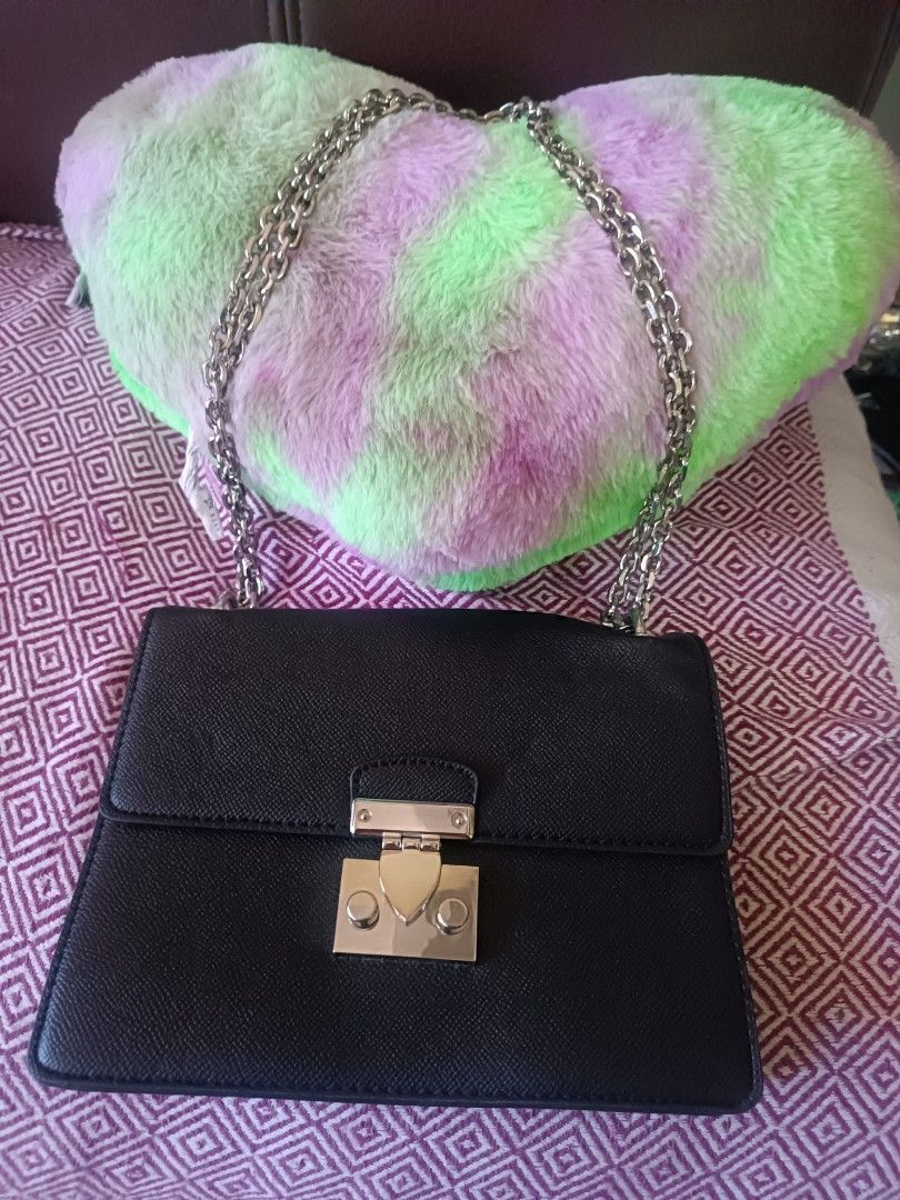 Black cross-body handbag with silver chain strap (Category: Cross-body Bags) located in Las Pinas. Submitted by mitchmiko16 (Listing ID 1470379001, Image 1). Description: - Material: Premium textured faux leather - Design: Structured rectangular shape with clean edge stitching - Hardware: Shiny silver metal push-lock closure - Strap: Versatile silver chain shoulder strap (can be doubled) - Capacity: Ideal size for daily essentials, phone, and key