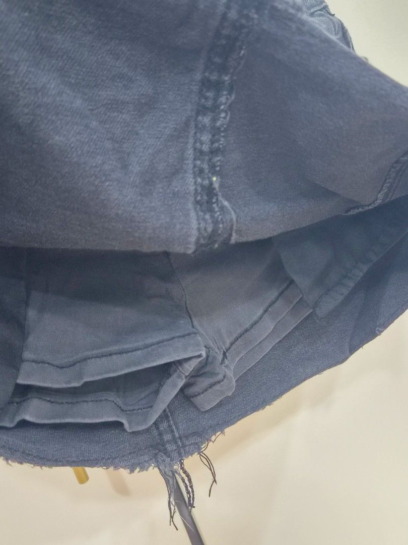 Black Denim Mini Skirt/Skort (Category: Skirts) located in Alegria. Submitted by missy1024 (Listing ID 1470396469, Image 2). Description: .