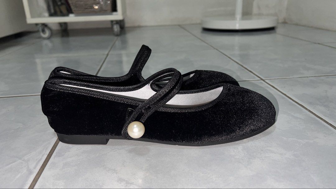Black doll shoes - size 37 (Category: Flats & Sandals) located in San Fernando. Submitted by declutteringyishi (Listing ID 1470378367, Image 2). Description: .
