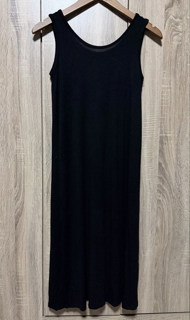 Black Dress (Category: Dresses) located in Bulacan. Submitted by relove.re (Listing ID 1470453086, Image 1). Description: - Black cotton dress - No issue - Size S.