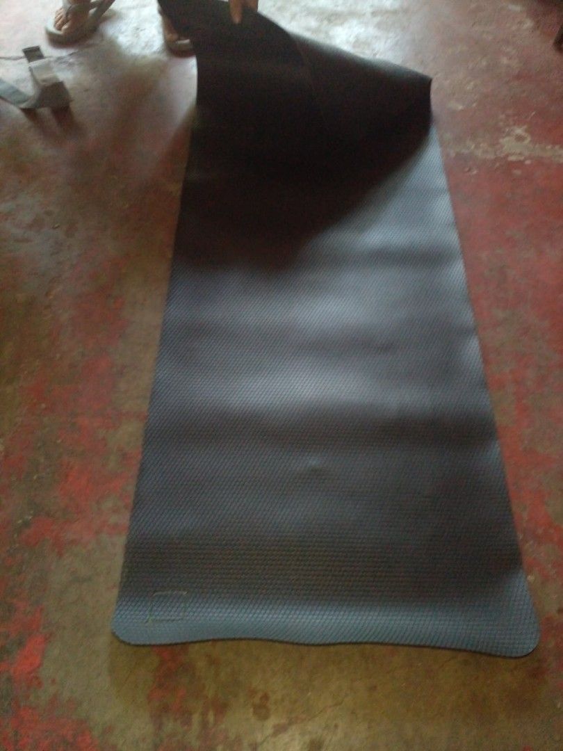 Black Exercise Yoga Mat with Carrying Strap (Category: Exercise Mats) located in Manila. Submitted by wisegem-231b (Listing ID 1470421289, Image 2). Description: - Color: Sleek black with a matching grey carrying strap - Surface: Textured for superior grip during workouts - Size: Standard length, rolls up tight for easy storage - Ideal for: Home workouts, stretching, and floor exercises - Condition: Clean and ready for immediate use.