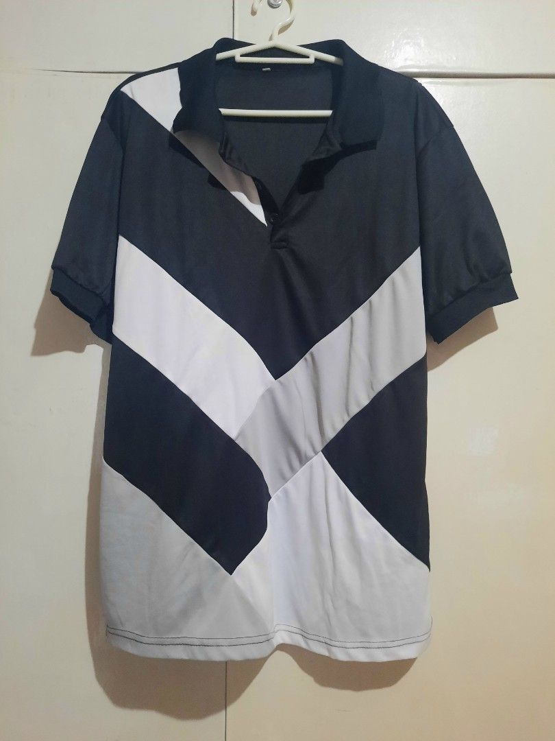 Black Grey White Geometric Polo Shirt (Category: Tshirts & Polo Shirts ) located in Quezon City. Submitted by dannikkishoppe2 (Listing ID 1470469665, Image 2). Description: Black Grey White Geometric Polo Shirt‼️₱300‼️ • Material: Premium fabric (durable, lightweight, soft) • Quick Dry (absorbs moisture and keeps you cool) • Design: Geometric color block pattern (black, grey, white) • Size: large on tag, can fit small to medium Shoulder to hem 25