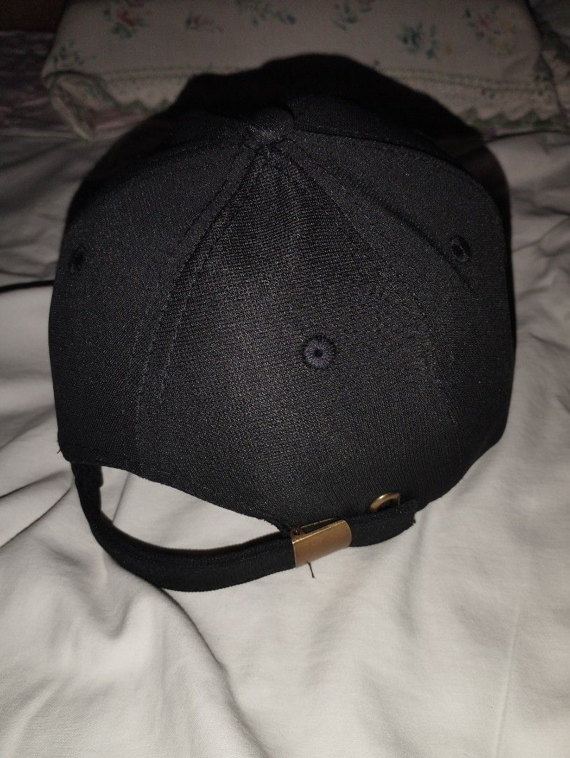 Black Honda Cap with Red Logo (Category: Caps & Hats) located in Manila. Submitted by harrisonna97887 (Listing ID 1470488907, Image 2). Description: - Color: Sleek black with red Honda logo - Fit: Adjustable strapback with a secure metal buckle - Detail: Authentic circular holographic sticker on the brim - Style: Simple, versatile design ideal for everyday wear.