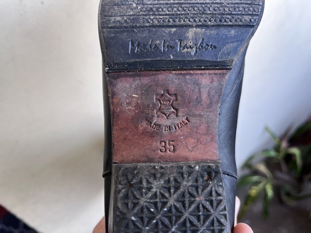 Black Leather Knee-High Boots (Category: Boots) located in Imus. Submitted by lfhandycamplsdmme (Listing ID 1470445318, Image 2). Description: Genuine leather Issue: Wear sign Location: Imus City, Cavite Take all 1,100 pesos for all listed shoes ❤️ Reminders! Strictly no returns, no refunds, no exchange. This is a preloved shoes please manage your expectations. We’re not reliable for any damages that may occur during the delivery process. Everyth