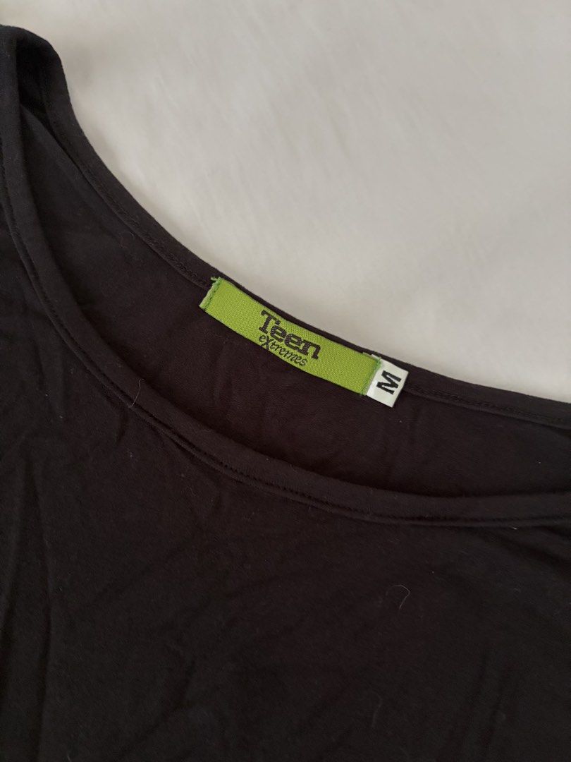 Black Long Sleeve Crop Midriff Top Size M (Category: Longsleeves) located in Las Pinas. Submitted by thriftedfinds_ (Listing ID 1470362779, Image 2). Description: - Brand: Teen Extremes - Style: Long sleeve crop top with scoop neckline - Size: Medium (tag attached) - Material: Soft and comfortable fabric - Condition: Brand new with tag - Features: Versatile basic piece, great for layering or styling with high-waisted jeans.