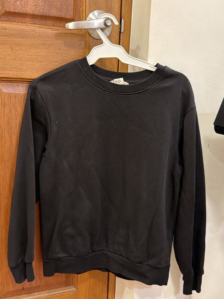 Black Long Sleeves (Category: Kids Wardrobes & Storage) located in Muntinlupa City. Submitted by noeyslittlecloset (Listing ID 1470421084, Image 1). Description: .