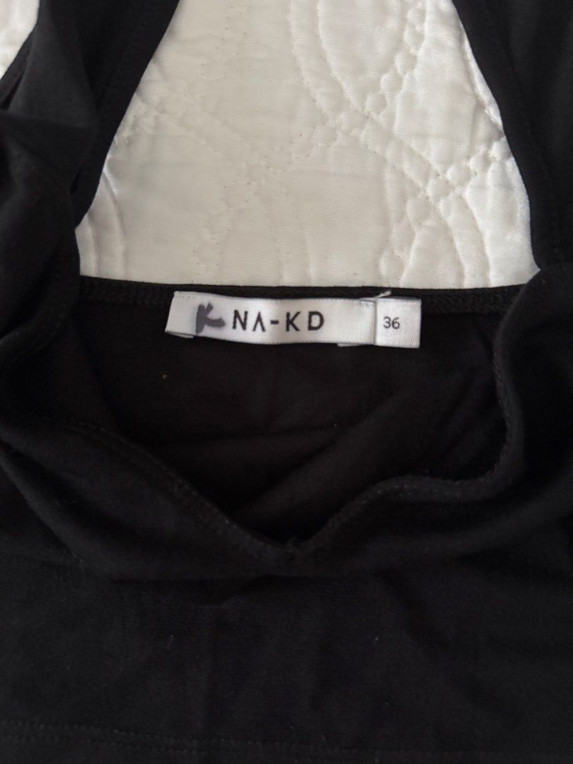 Black NA-KD Halter Crop Top (Category: Others Tops) located in Quezon City. Submitted by kelangot (Listing ID 1470423870, Image 2). Description: Selling this item in great condition! Brand: NA-KD Size: small Condition: worn only once Color: black RFS: decluttering 📦 Shipping: C/O buyer 💸 Payment: GCash, BPI, or GoTyme Feel free to message me for inquiries Strictly no cancellations, returns, or refunds. Happy shopping! ♡.