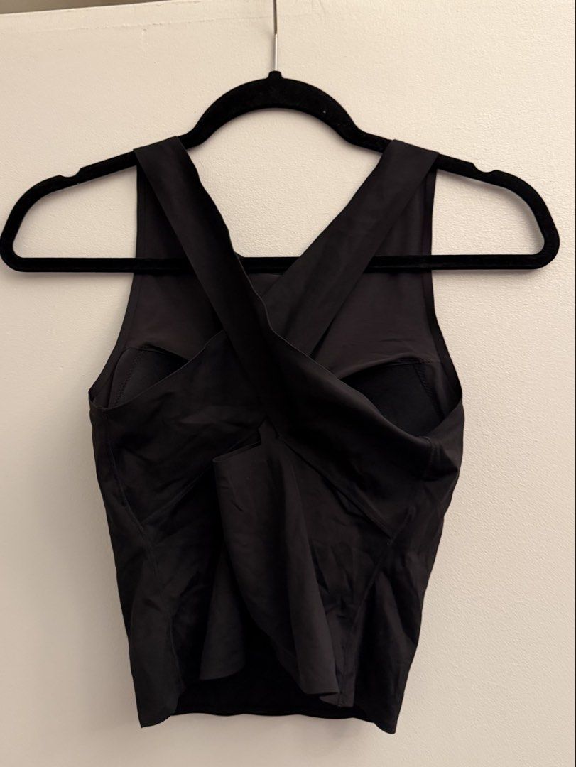 Black Padded Back Criss cross Gym Top Medium-Large (Category: Activewear) located in Manila. Submitted by closetclearout.mnl (Listing ID 1470399486, Image 3). Description: breathable medium too big on me .