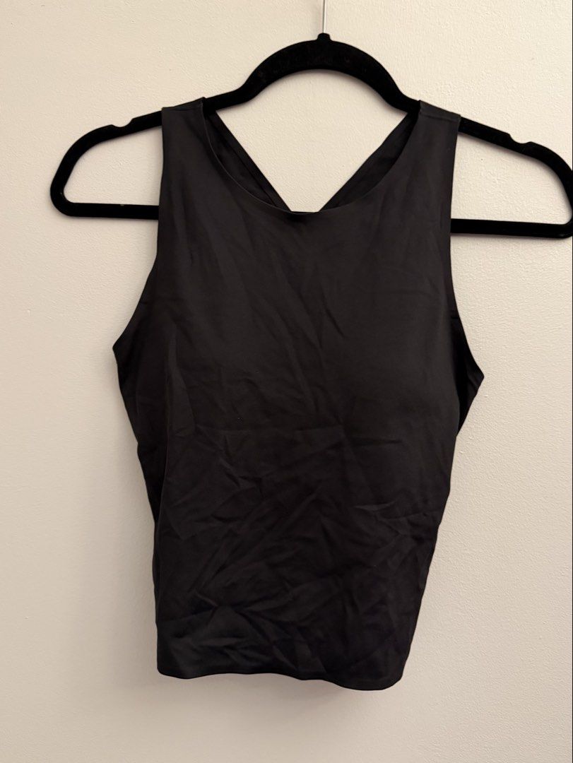 Black Padded Back Criss cross Gym Top Medium-Large (Category: Activewear) located in Manila. Submitted by closetclearout.mnl (Listing ID 1470399486, Image 2). Description: breathable medium too big on me .