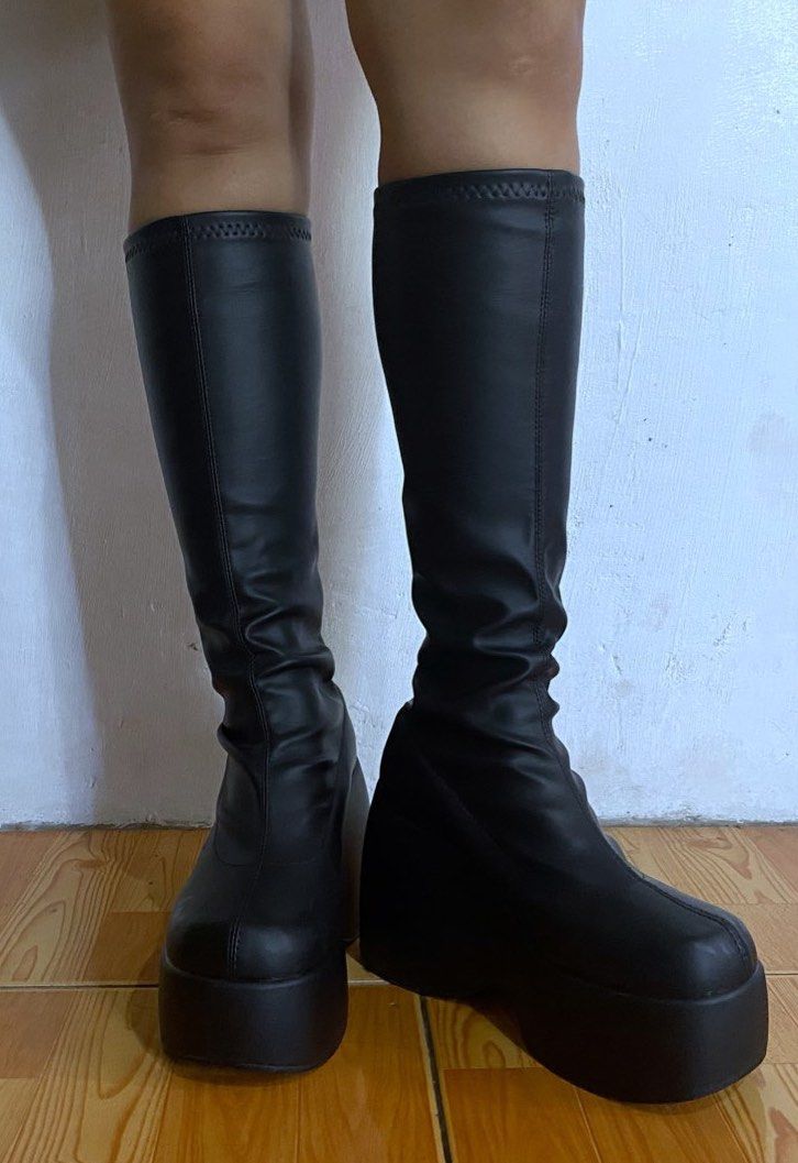 BLACK PLATFORM BOOTS FOR CONCERT (Category: Boots) located in Cavite. Submitted by teamkimseokjin (Listing ID 1470396054, Image 3). Description: - used once only (seventeen con last march) - good for long hour standing - lightweight - minimal sign of usage sa front and paint marks on the soles from the concert floor - plus SF - see photos for additional info.