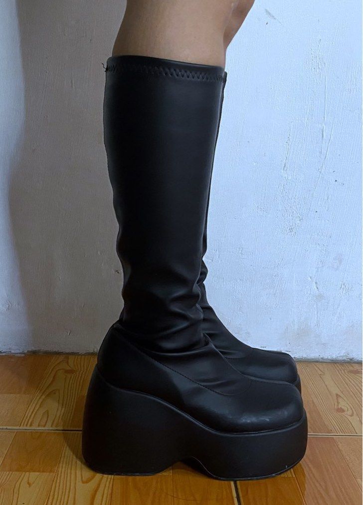 BLACK PLATFORM BOOTS FOR CONCERT (Category: Boots) located in Cavite. Submitted by teamkimseokjin (Listing ID 1470396054, Image 2). Description: - used once only (seventeen con last march) - good for long hour standing - lightweight - minimal sign of usage sa front and paint marks on the soles from the concert floor - plus SF - see photos for additional info.
