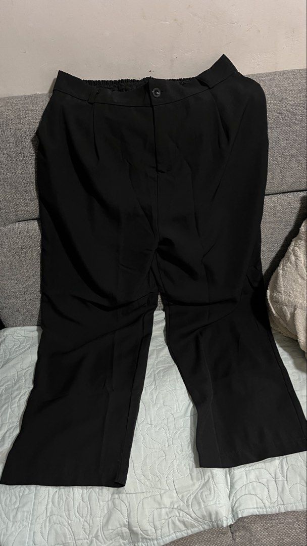 Black Pleated Straight Leg Trousers (Category: Trousers) located in Cavite. Submitted by aureabiazon (Listing ID 1470360855, Image 1). Description: Size: 2XL-3XL USED ONCE ONLY MOP: gcash MOD: j&t or lalamove (sf shouldered by buyer) pm nalang po for more info🤗💗.