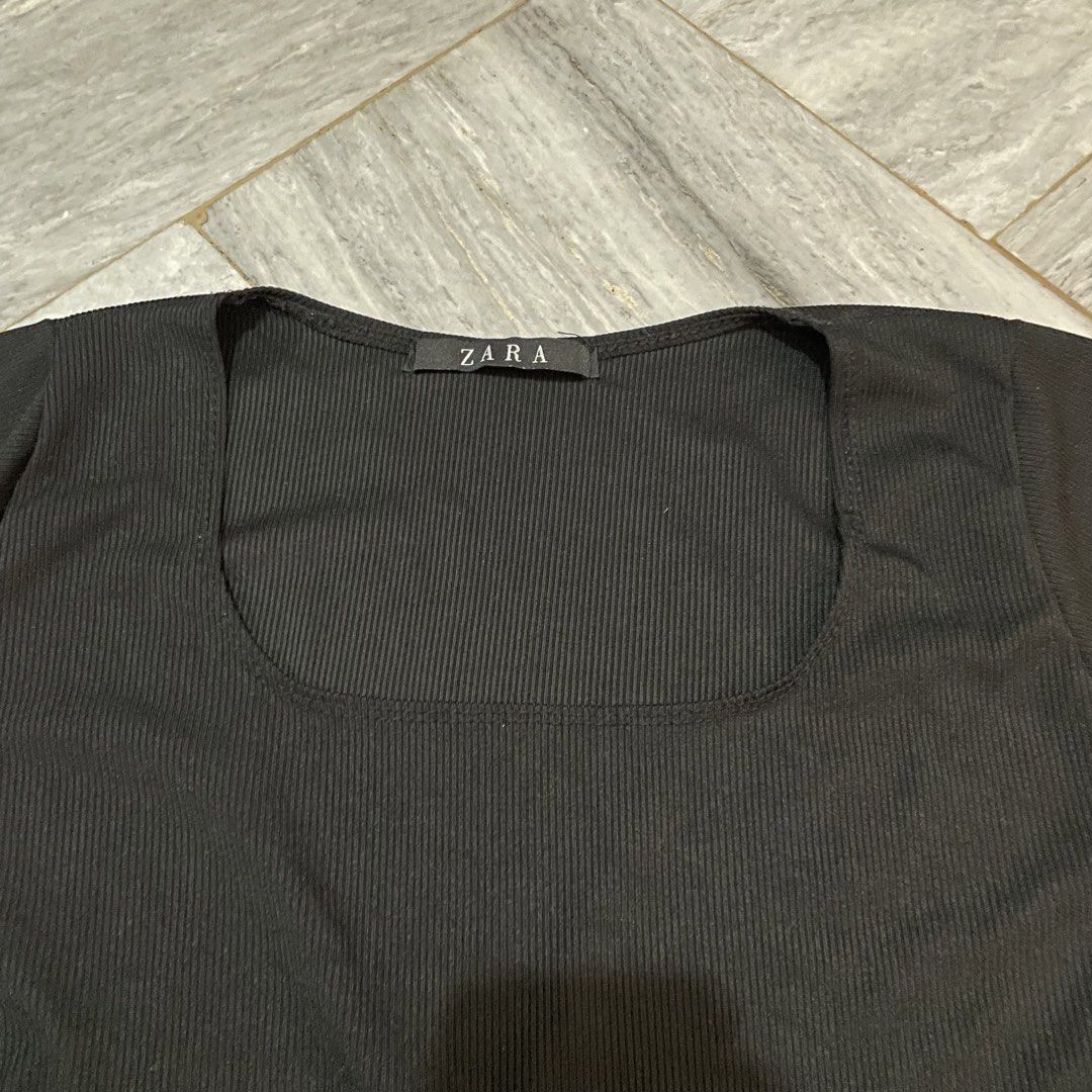 Black Square-neck Top (Category: Shirts) located in Bacoor. Submitted by s4dee (Listing ID 1470543308, Image 2). Description: size: s - m.