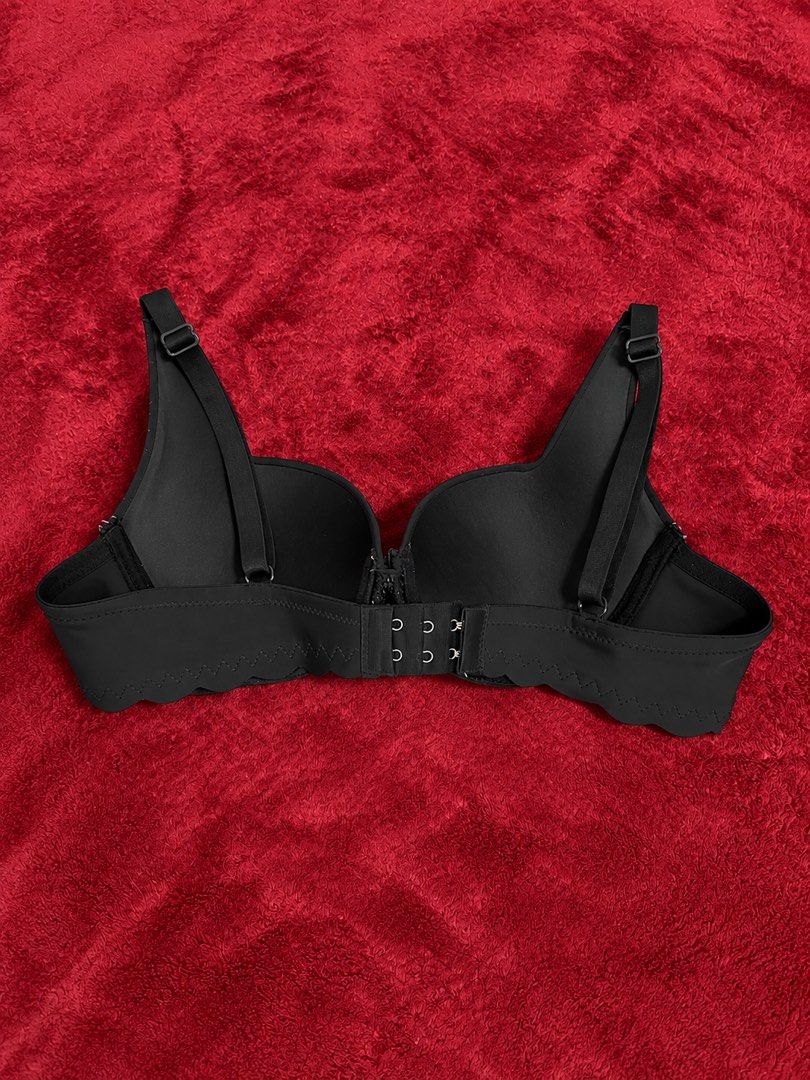 Black Underwire Padded Bra Scalloped Edge Push Up (Category: Undergarments & Loungewear) located in Manila. Submitted by iyacaruncho_ (Listing ID 1470546270, Image 2). Description: - Color: Solid black - Cups: Smooth, moulded cups for a seamless look - Straps: Fully adjustable shoulder straps - Closure: Three-row hook and eye closure at the back - Details: Scalloped trim along the bottom band with a small bow accent between the cups Size Small-Me