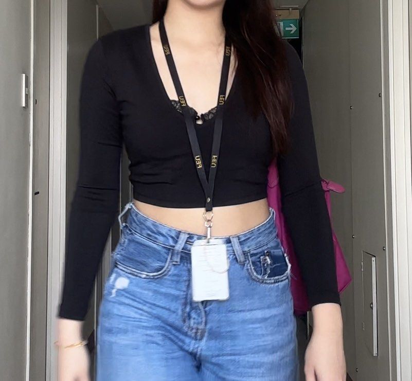 Black V-Neck Ribbed Long Sleeve Crop Top (Category: Longsleeves) located in Manila. Submitted by perwinkle.ph (Listing ID 1470432529, Image 2). Description: - Color: Black - Style: Long sleeve crop top with deep V-neck - Fabric: Soft, stretchy ribbed material - Fit: Form-fitting and comfortable - Perfect for pairing with high-waisted jeans or layering.