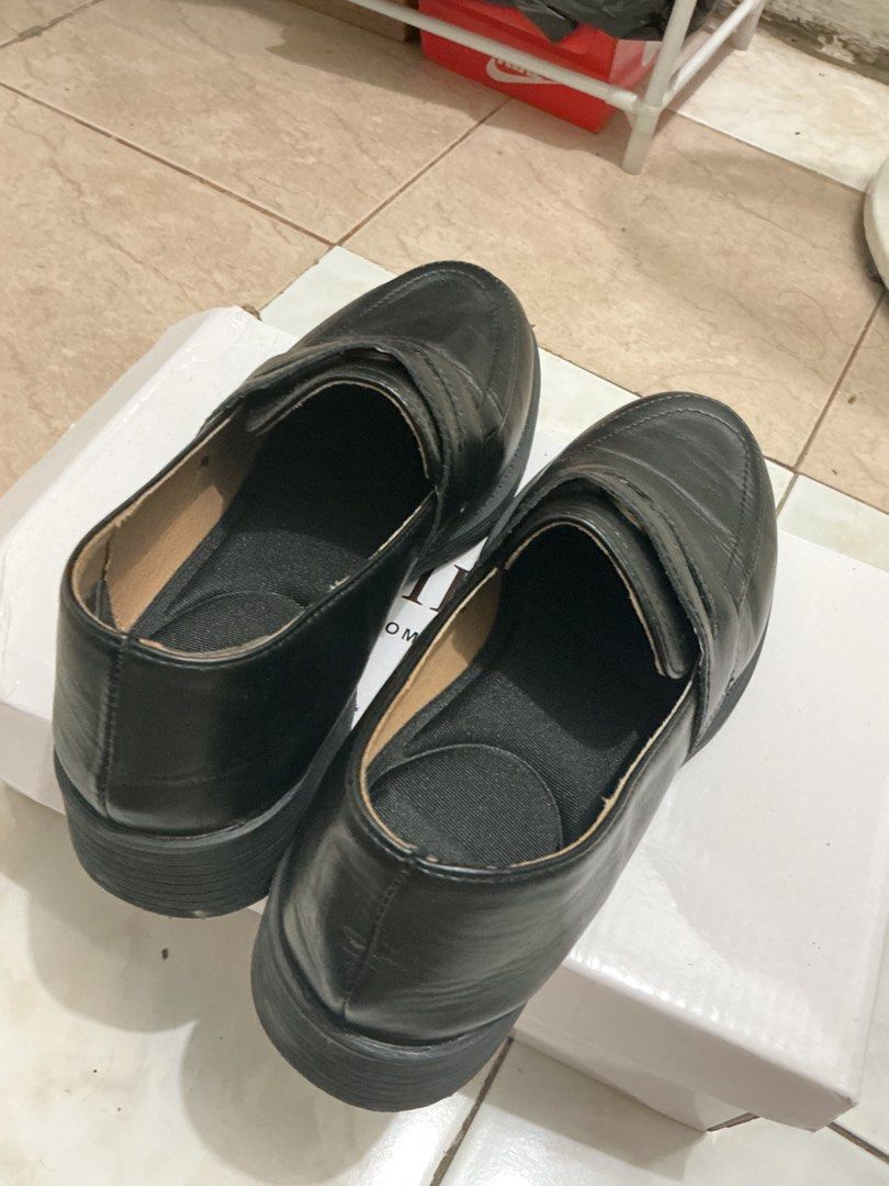 Black Women Loafers Size 36 (Category: Loafers) located in Quezon City. Submitted by jessagggg (Listing ID 1470436894, Image 3). Description: - Style: Classic black slip-on loafers - Detail: Gold metal accent reading 'SINCE 1999' on the strap - Size: 38 (marked on the bottom) - Sole: Low heel with textured rubber for extra grip - Inclusions: Original white box - Condition: Excellent, ready to wear.