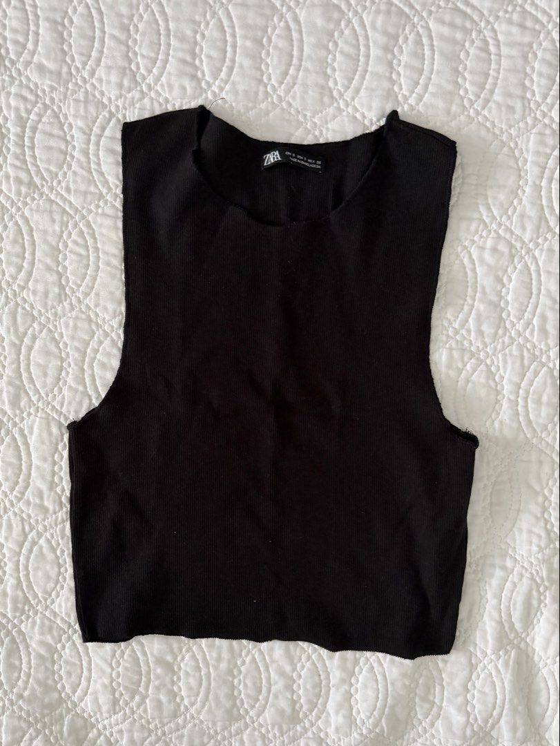 Black Zara Sleeveless Crop Top (Category: Sleeveless) located in Quezon City. Submitted by kelangot (Listing ID 1470423585, Image 1). Description: Selling this item in great condition! Brand: zara Size: small Condition: worn only once Color: black RFS: decluttering 📦 Shipping: C/O buyer 💸 Payment: GCash, BPI, or GoTyme Feel free to message me for inquiries Strictly no cancellations, returns, or refunds. Happy shopping! ♡.