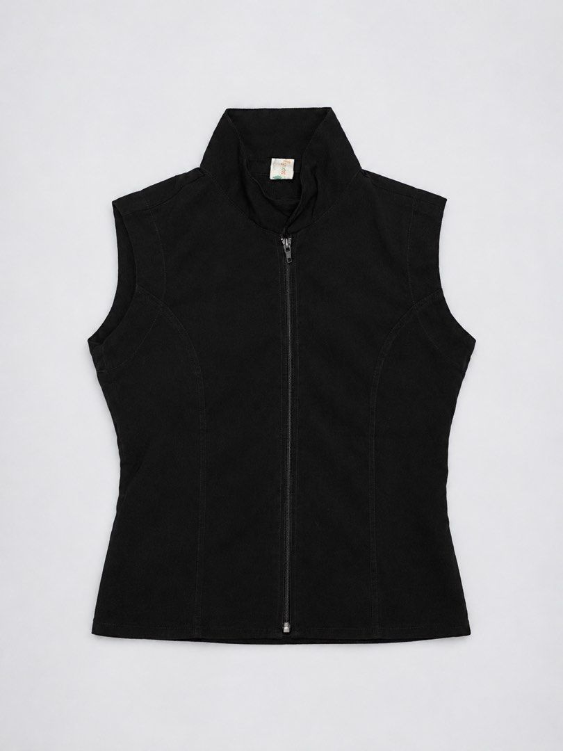 Black Zip-up Vest Top (Category: Coats, Jackets and Outerwear) located in Manila. Submitted by sandy_05_shark (Listing ID 1470412035, Image 1). Description: Size xxs to xs.