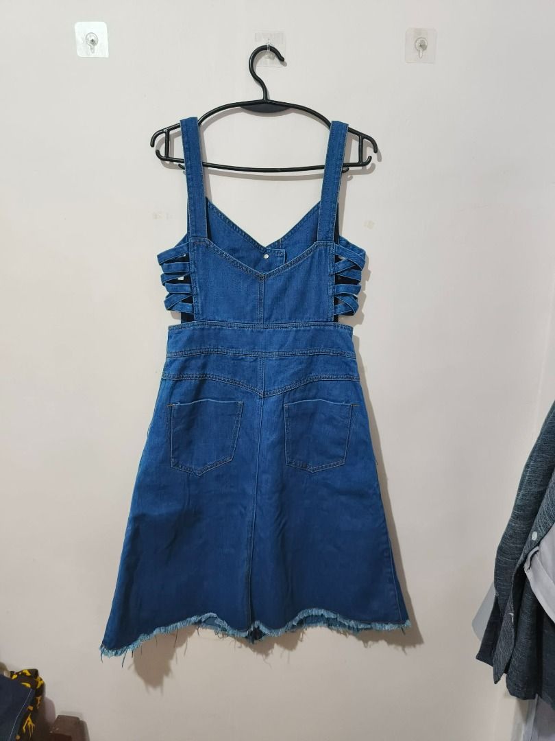 Blue Denim Midi Dress with Cutout Sides (Category: Dresses) located in Caloocan City. Submitted by reacortez_28 (Listing ID 1470522621, Image 2). Description: - Style: Blue denim midi dress - Neckline & Straps: V-neck with thick shoulder straps - Details: Functional front buttons, chic side waist cutouts, and two back patch pockets - Hem: Trendy raw, frayed hemline - Fit & Occasion: Comfortable everyday piece, ideal for casual lakad or coffee dat