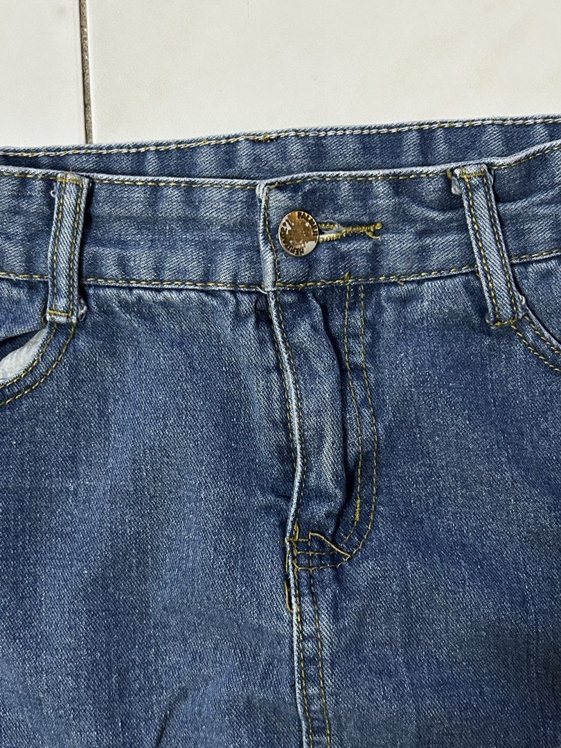 Blue Denim Mini Skirt (Category: Skirts) located in Manila. Submitted by viyyu (Listing ID 1470416648, Image 2). Description: •Front button closure with belt loops •Back darts for a flattering fit •Note: Small tear on the inside pocket lining fabric on one of the pockets.