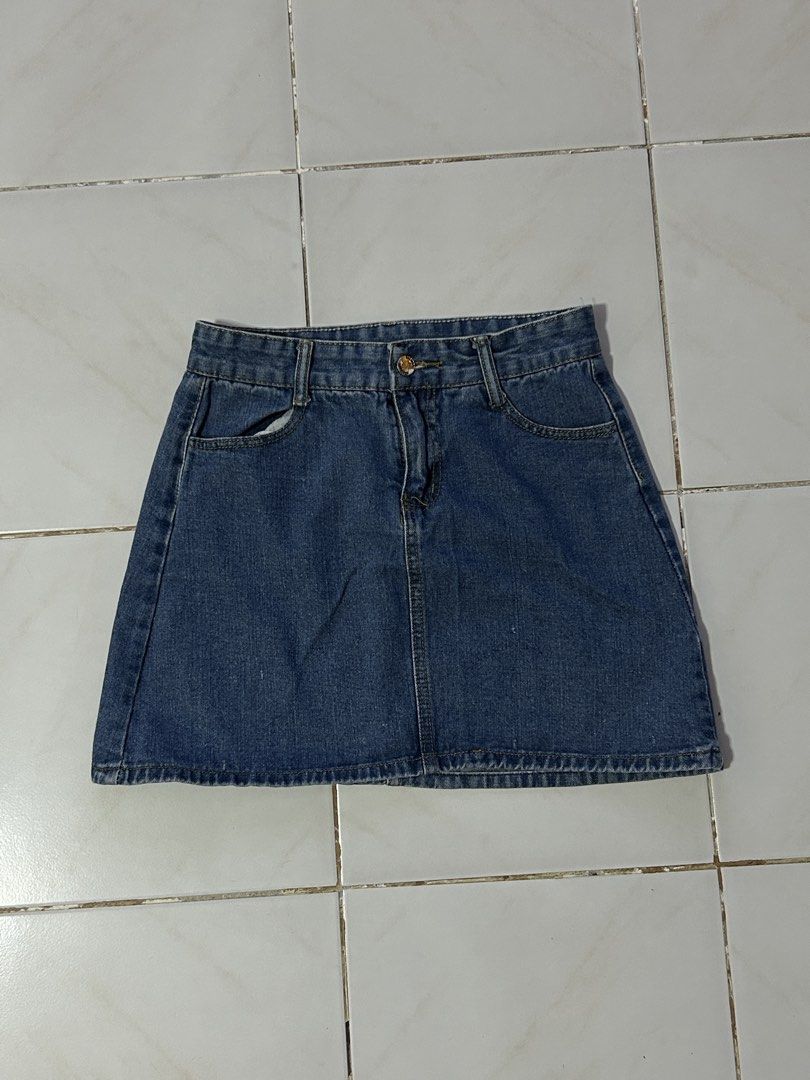 Blue Denim Mini Skirt (Category: Skirts) located in Manila. Submitted by viyyu (Listing ID 1470416648, Image 1). Description: •Front button closure with belt loops •Back darts for a flattering fit •Note: Small tear on the inside pocket lining fabric on one of the pockets.