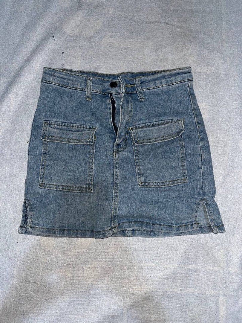 Blue Denim Mini Skirt with Front Pockets (Category: Skirts) located in Legazpi City. Submitted by chynnunez (Listing ID 1470428280, Image 1). Description: - Color: Light blue - Style: High-waisted denim mini skirt with zip fly and belt loops - Pockets: Two large front pockets and standard back pockets - Details: Small side slits at the hem for added comfort and movement - Condition: Brand new / Excellent - Perfect for: Casual days out, paired wit