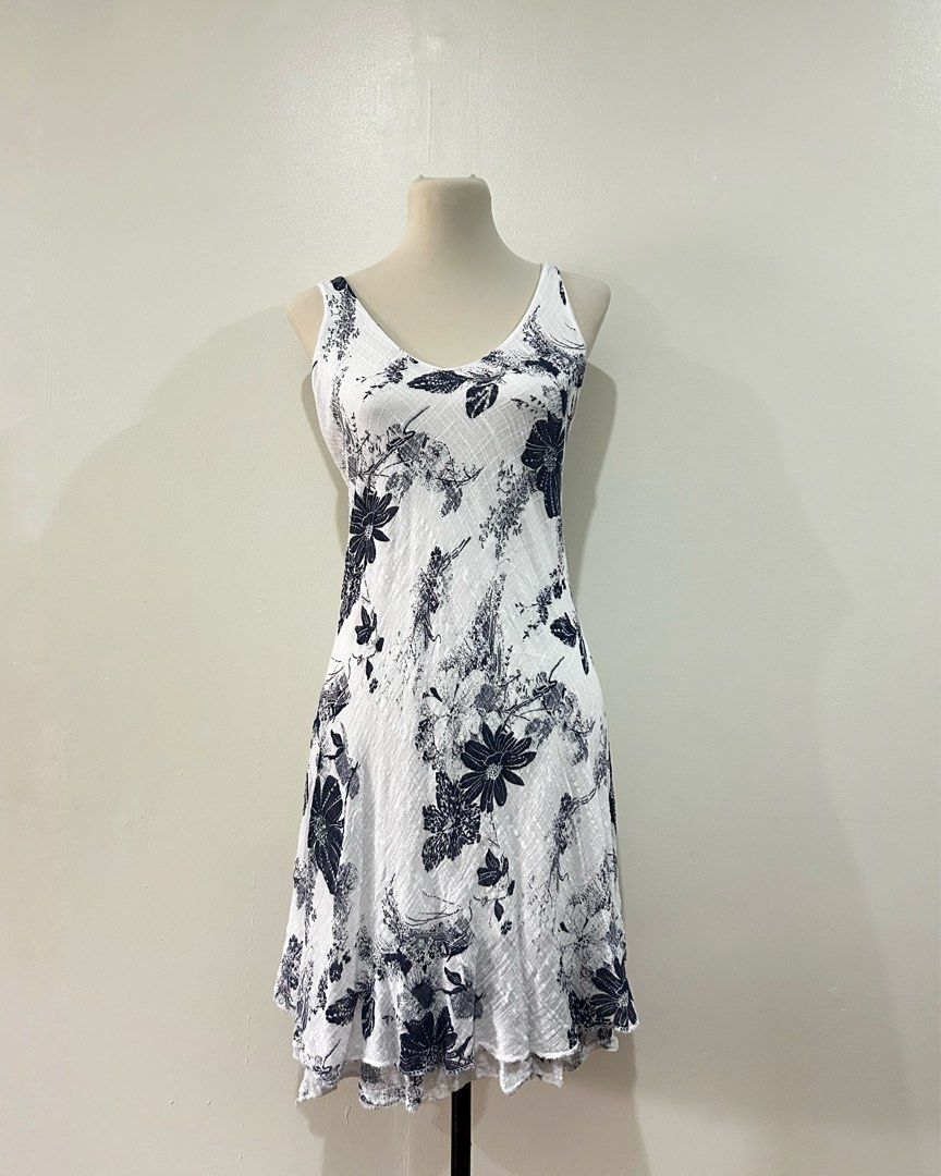 Blue Floral Flowy Beach Dress (Category: Dresses) located in Los Banos. Submitted by hotlinevintage777 (Listing ID 1470540626, Image 2). Description: — 70% cotton 30% viscose fabric — s to m.