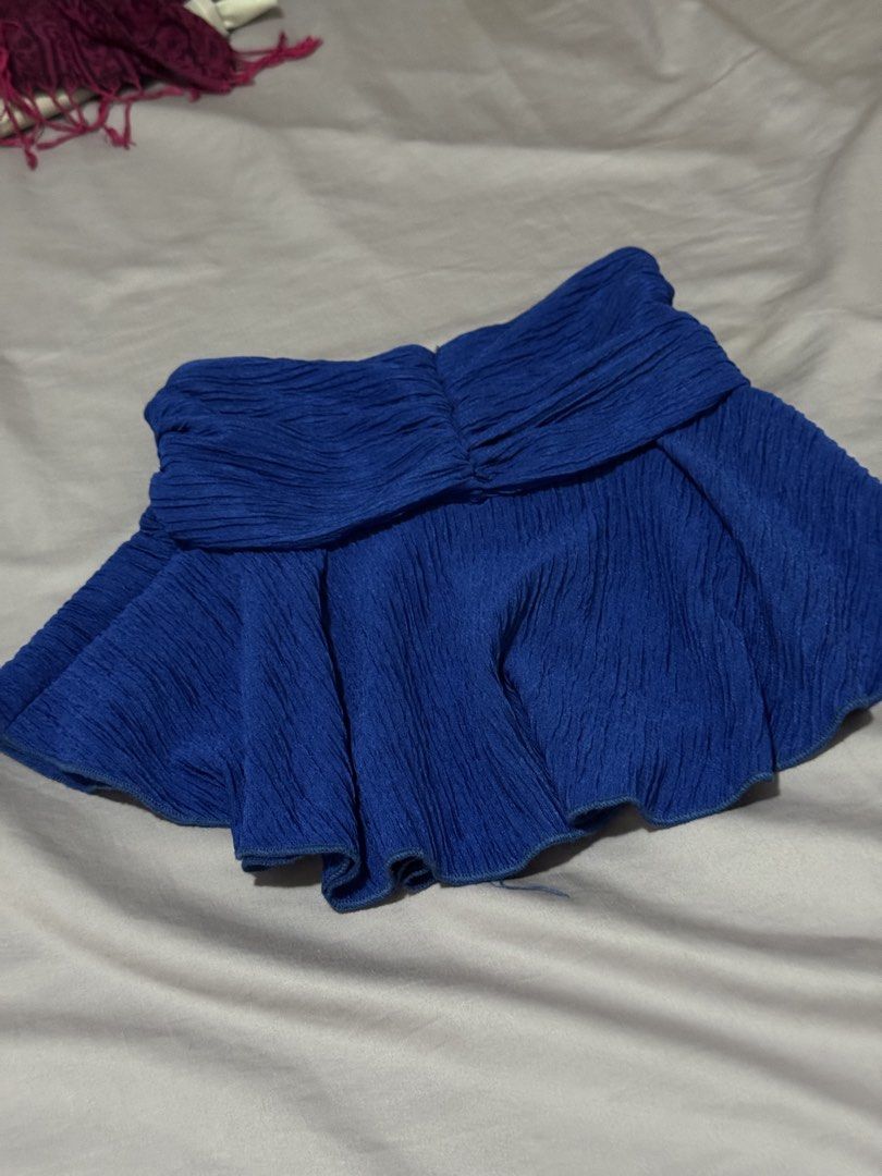 Blue Ruched Strapless Peplum Tube Top (Category: Sleeveless) located in Angeles City. Submitted by m1lkramen (Listing ID 1470467292, Image 2). Description: - Color: Royal blue - Style: Tube top with heavy chest ruching and flared peplum hem - Fabric: Stretchy, lightweight, and comfortable - Styling: Perfect to pair with high-waisted jeans or skirts 𓈒⠀𓂃⠀⠀˖⠀𓇬⠀˖⠀⠀𓂃⠀𓈒 length: 13.5in width (bust only): 10.5in pero stretchy syaaa rfs: Bigay lang s