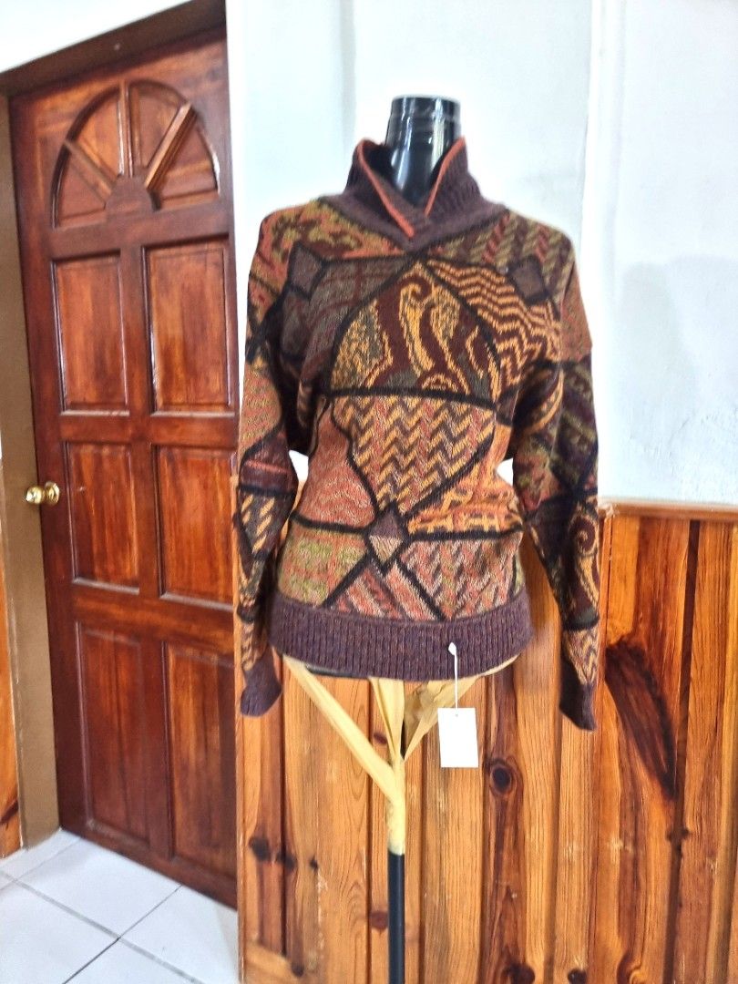 Bogner rare vintage size M bnew srp £800 (Category: Longsleeves) located in La Trinidad. Submitted by designeritems2000 (Listing ID 1470358513, Image 3). Description: .